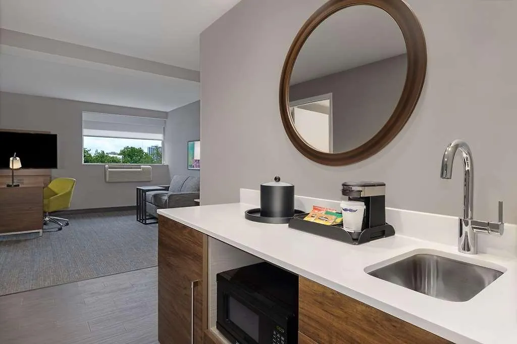 Hampton Inn And Suites By Hilton Toronto Downtown 3*,